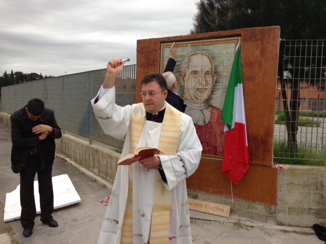 Benedizione della maiolica raffigurante il volto di Padre Pino Puglisi