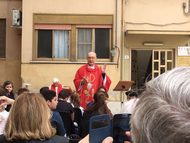 Mons. Luciano Giovannetti, presidente della Fondazione Giovanni Paolo II di Firenze celebra a piazzale Anita Garibaldi