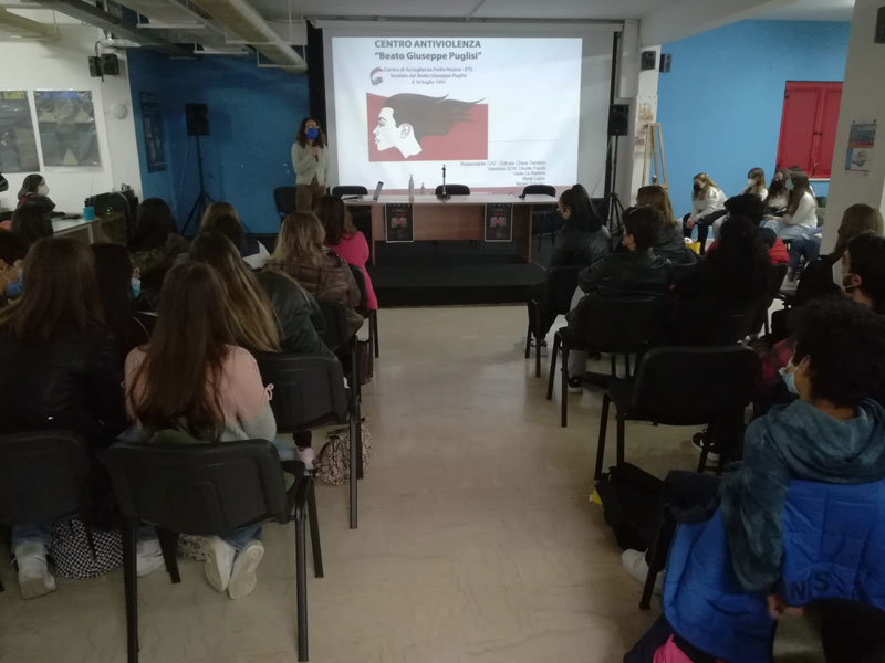 Il Centro Padre Nostro partecipa all'incontro MAI pi! organizzato dal Liceo Danilo Dolci di Palermo sulla lotta alla violenza contro le donne