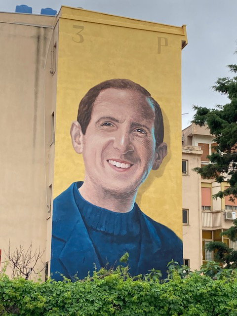 Il murales che raffigura il Beato Puglisi realizzato a piazzetta Beato Padre Pino Puglisi