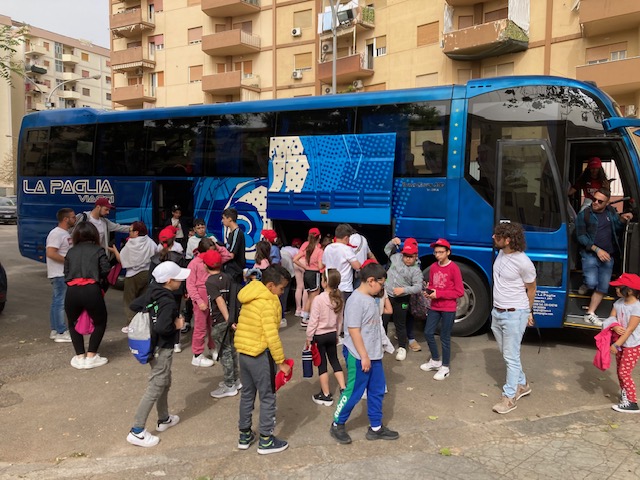 Nessun intervento da parte dell'Amministrazione Comunale e 150 bambini delle Scuole di Palermo vengono accolti nel degrado e la sporcizia