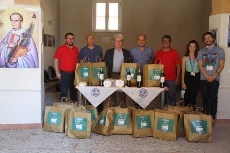 Acli Palermo con Acli Terra promuovono il Progetto Coltiviamo la speranza e donano al Centro di Accoglienza Padre Nostro dei cesti alimentari per le famiglie pi bisognose