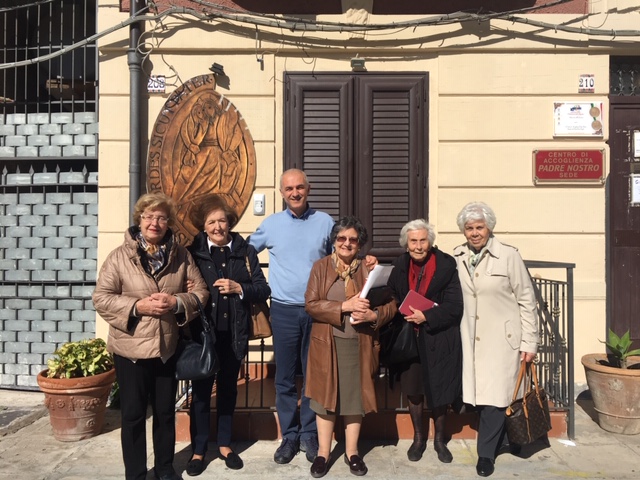 L'associazione ex alunne del Sacro Cuore di Palermo dona un contributo per finanziare un servizio al Centro di Accoglienza Padre Nostro