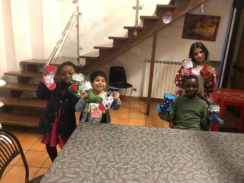 LAssociazione LCU ONLUS PALERMO ha realizzato e donato le calze della befana ai bambini del Centro di Accoglienza Padre Nostro