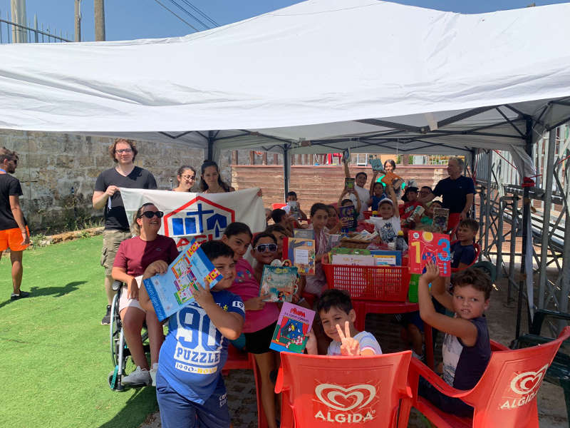 Le Acli di Palermo donano libri a bambini del Centro Padre Nostro