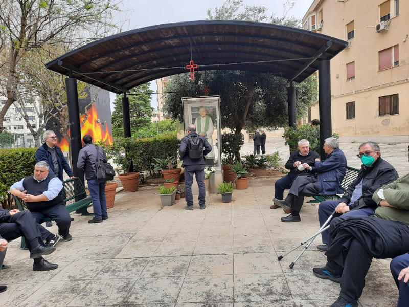 Ventisei sacerdoti della Diocesi di Cremona e il loro Vescovo in visita nei luoghi del Beato Giuseppe Puglisi