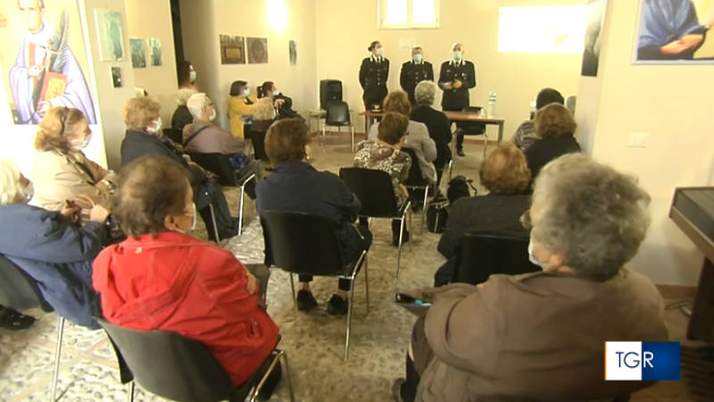 L'Arma dei Carabinieri al Centro Padre Nostro incontra gli anziani per una campagna di prevenzione delle truffe
