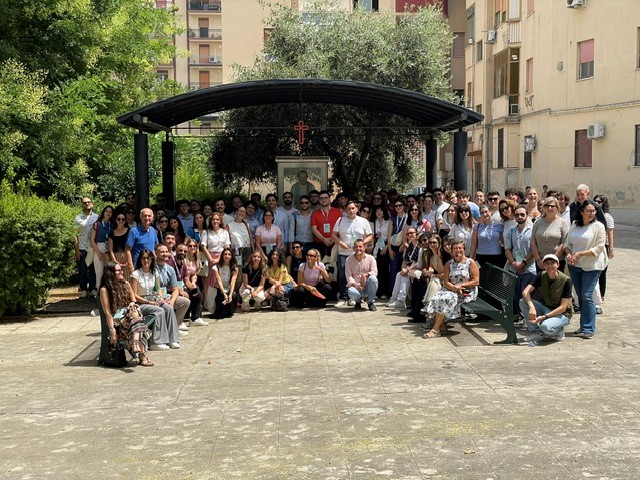 Gruppo Agenzia Nazionale per la Giovent� in visita alla casa museo del Beato Puglisi