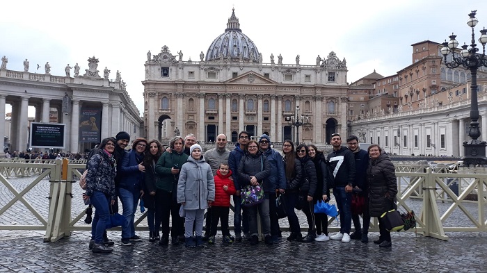La foto dei volontari e dei familiari del Beato Puglisi a piazza San Pietro, Roma